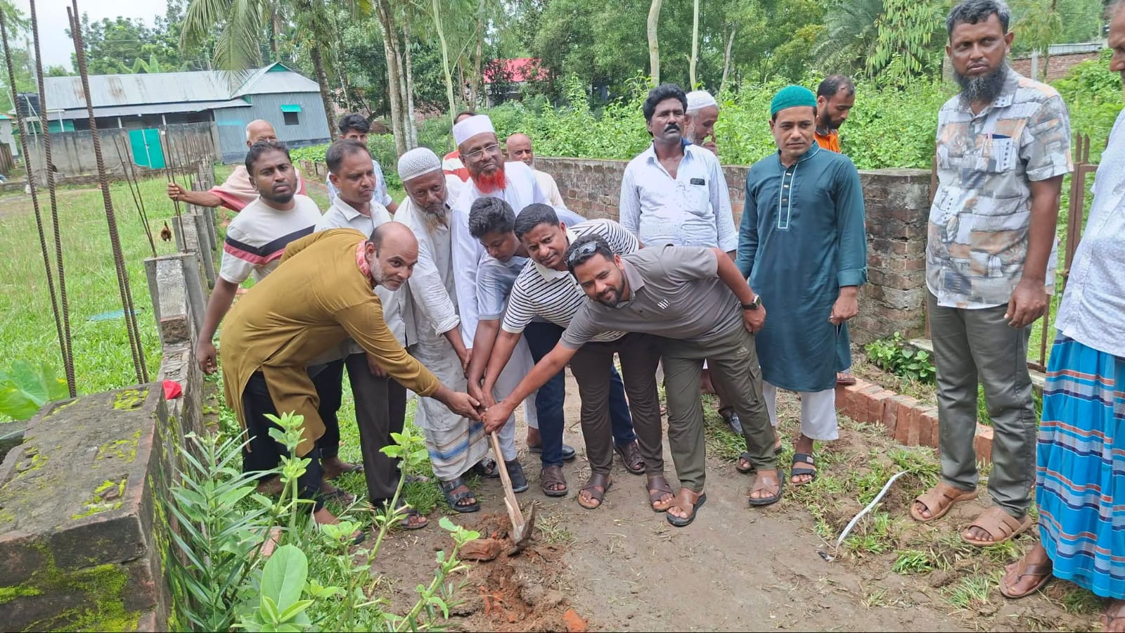 মধুপুরে টেকী নাগবাড়ী রোডের মীরবাড়ী এলাকায় রাস্তার উদ্বোধন